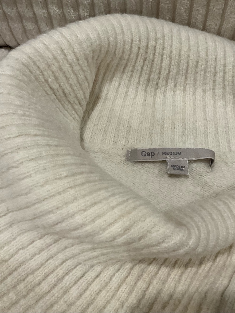Button-Neck Colorblock Sweater - White & Red - Picture 4 of 4